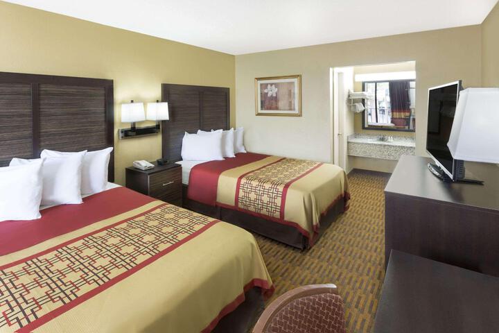 Standard Room, King or Two Doubles (2 of 2)