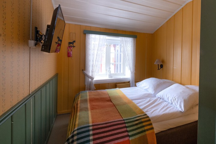 Room 35 of 62