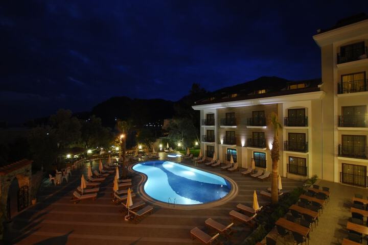 Pools & Facilities