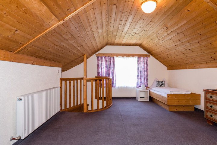 Room 8 of 42
