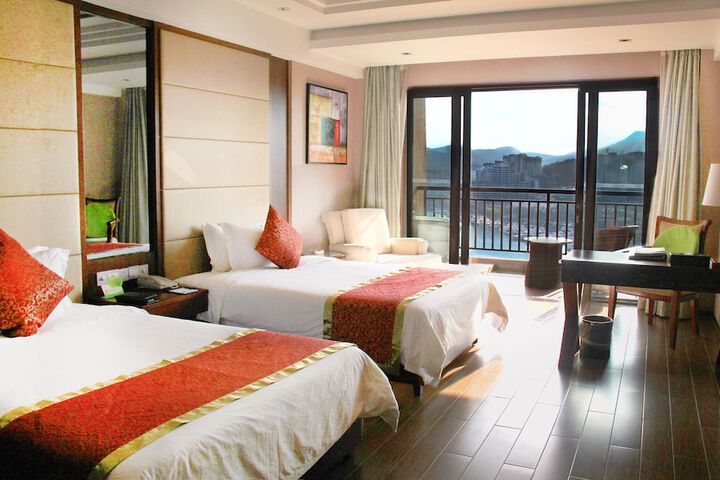 Room 4 of 68