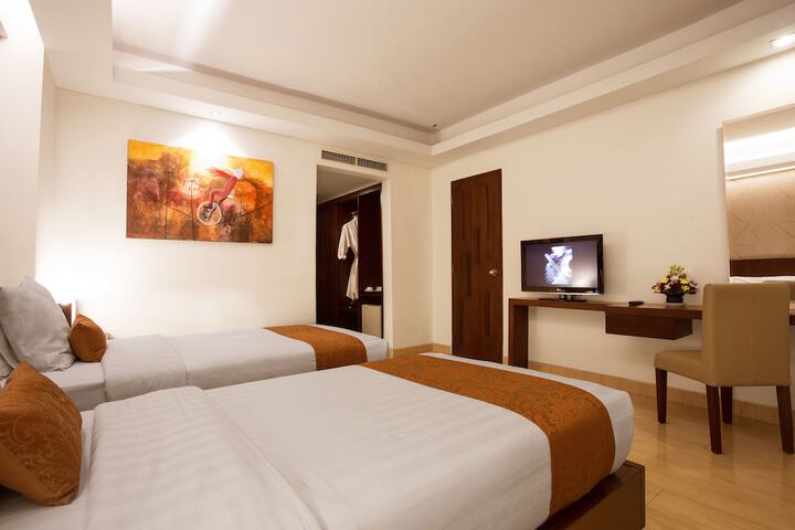 Room 9 of 35