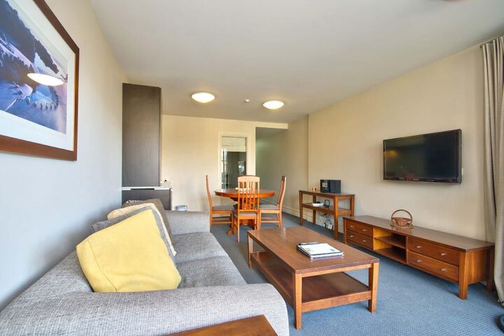 Room 10 of 14