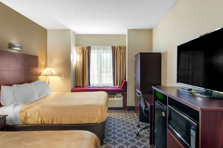 1 Queen Bed (13 of 22)
