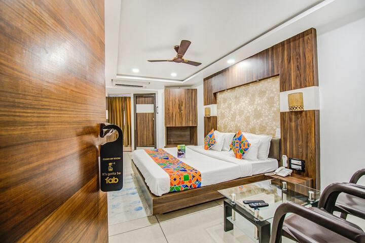 Room 17 of 27