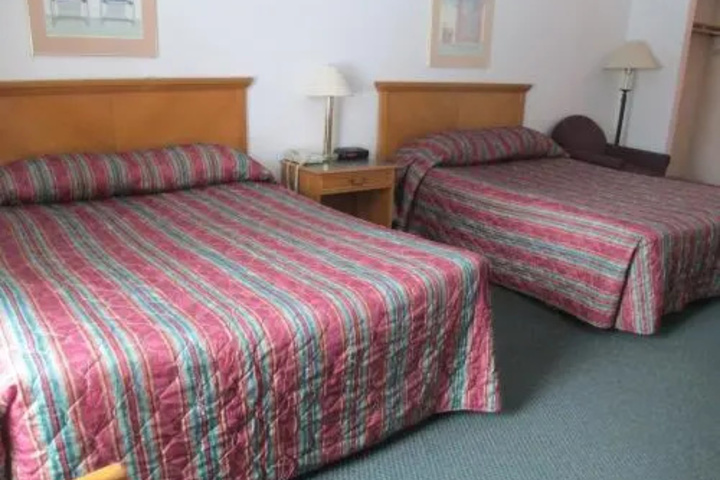 Room 5 of 18