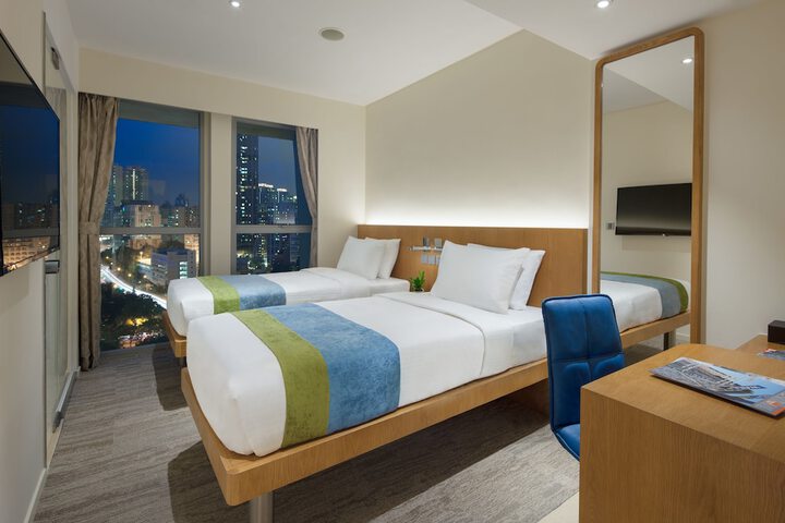 Room 12 of 24