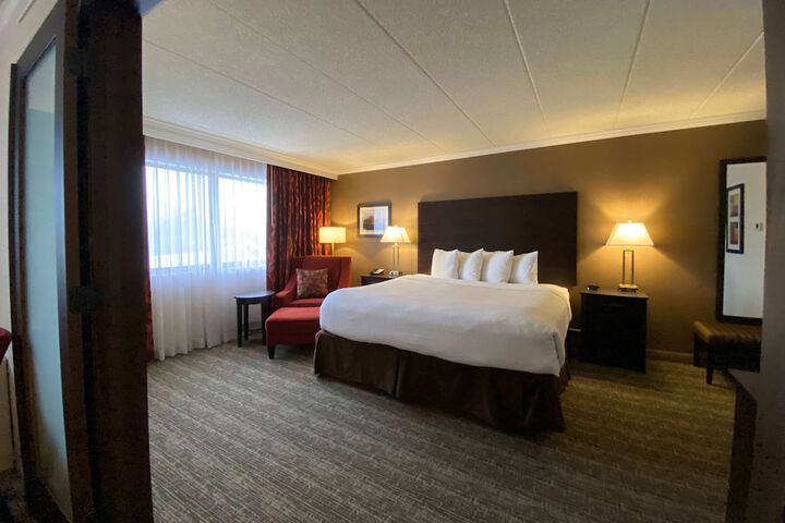 1 King Bed (1 of 20)