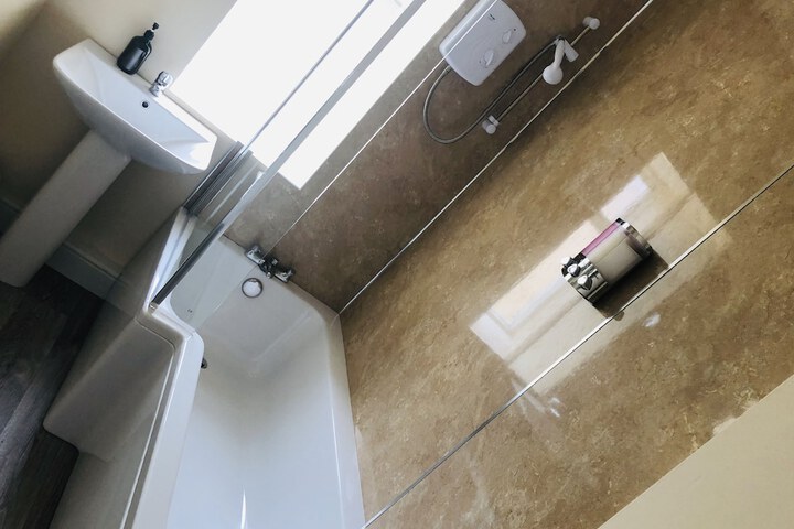 Room 10 of 18