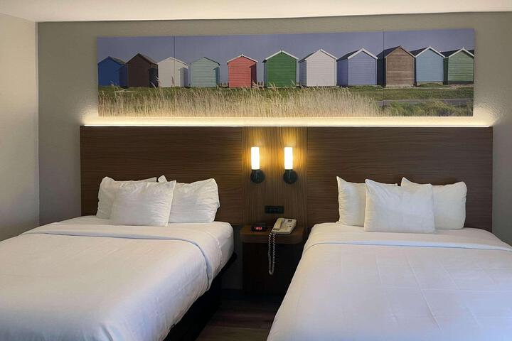 Premium 2 Queen Beds (2 of 16)