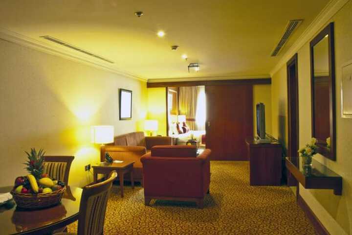 Room 34 of 83