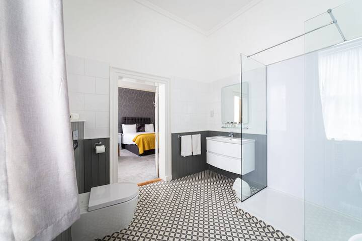 Room 41 of 106