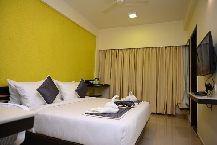 Room 3 of 20