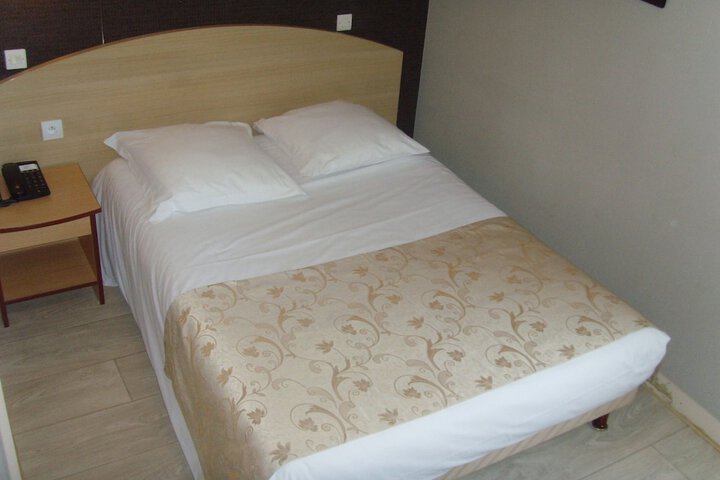 Room 11 of 26