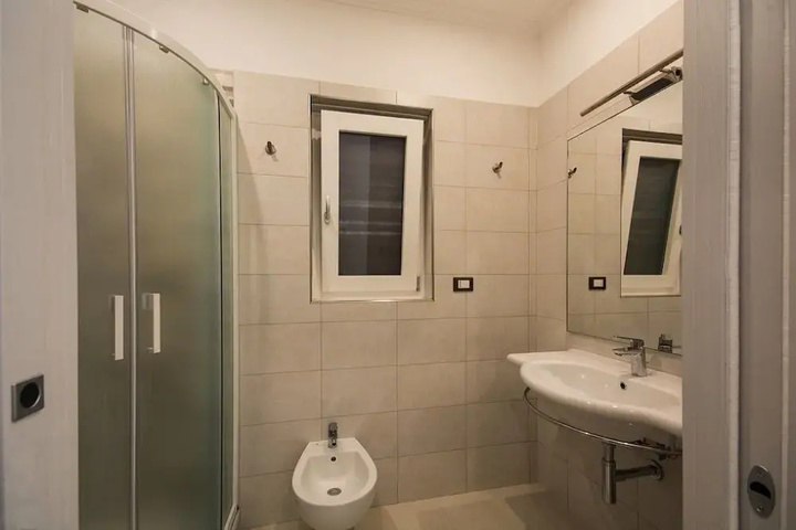Room 10 of 17