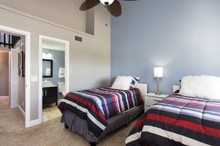 Room 5 of 23