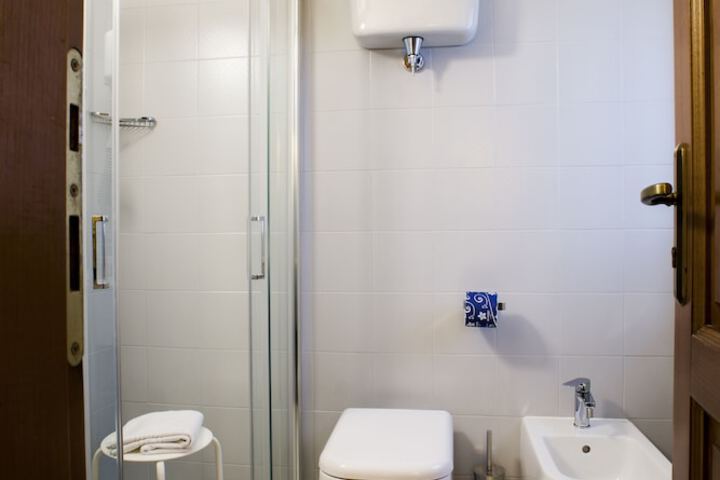 Room 10 of 49