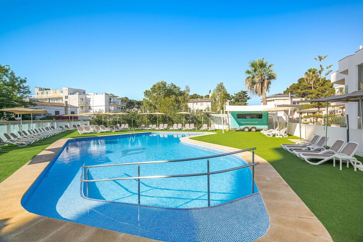 Hotel Pool