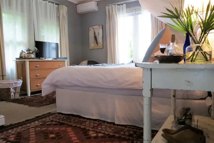 Room 2 of 10