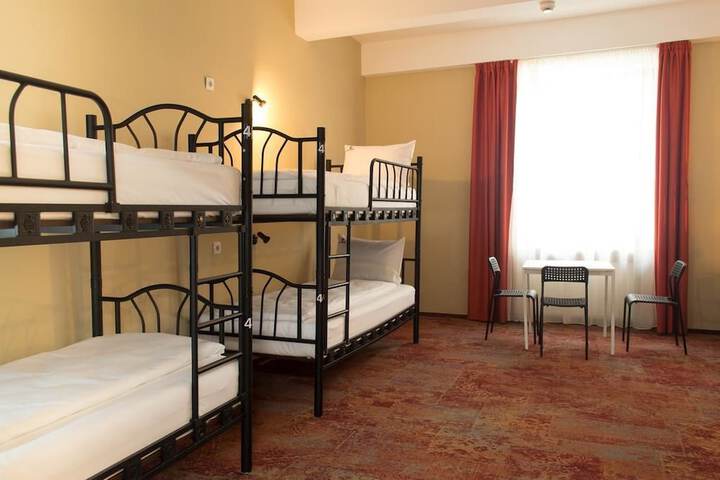 Room 10 of 40