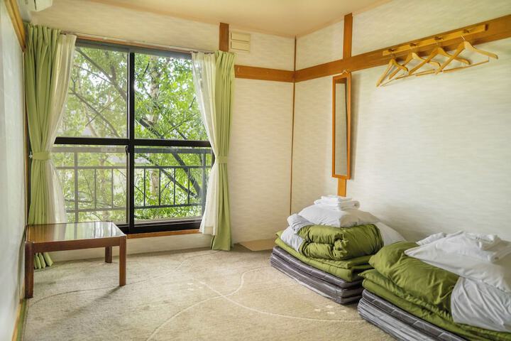 Room 4 of 75