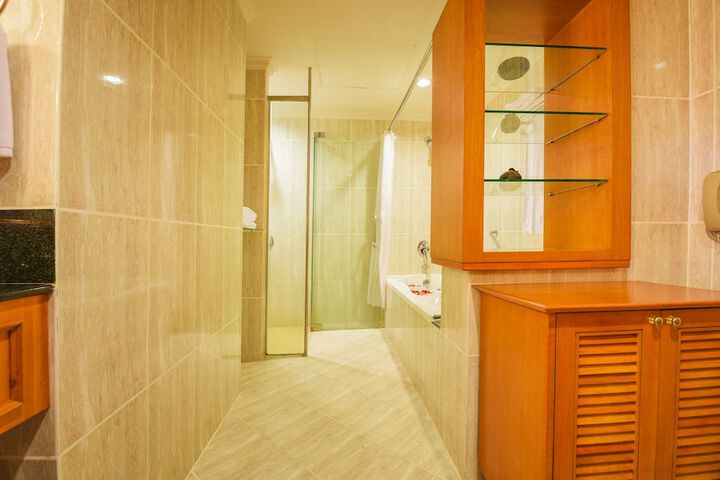 Room 44 of 174