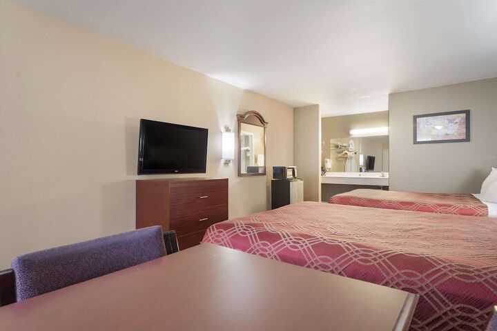 Room 8 of 33