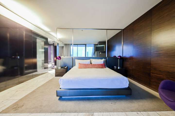 Room 83 of 484