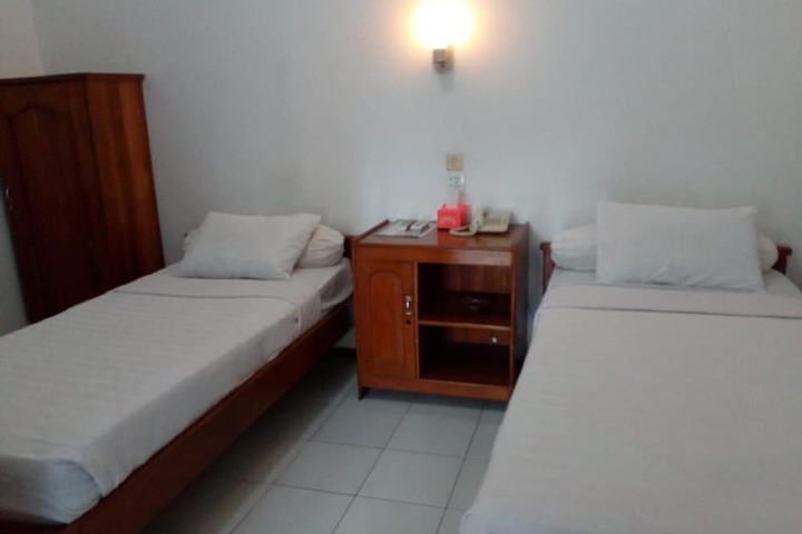 Room 6 of 42