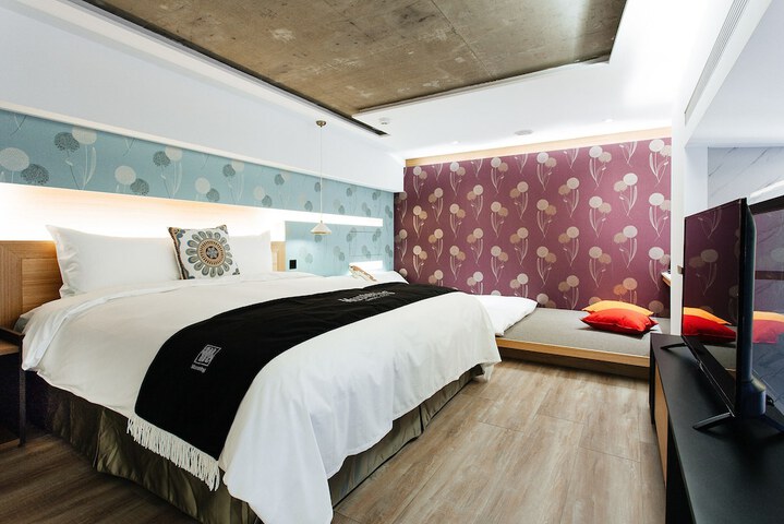 Room 33 of 68