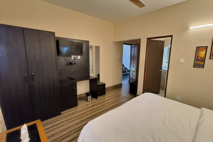 Room 7 of 13
