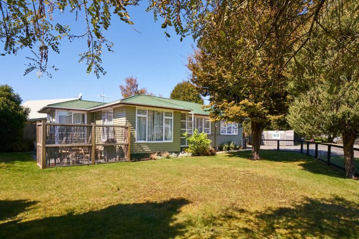 Exterior of Accommodation Fiordland -The Three Bedroom House at 226A Milford Road