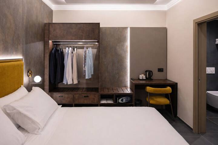 Room 21 of 42