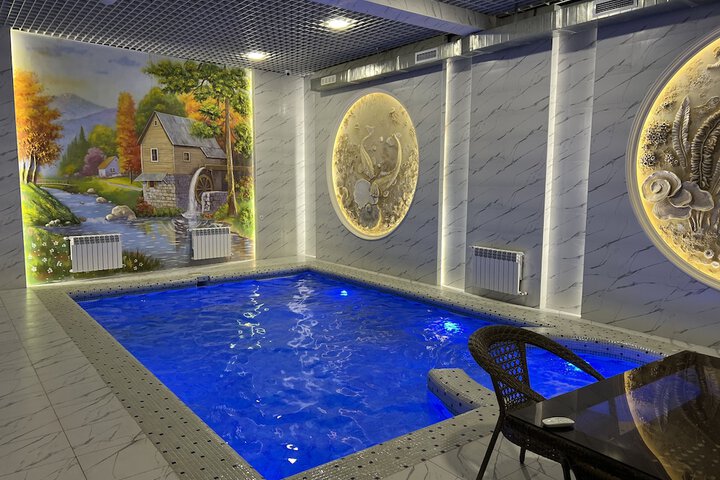 Pool 12 of 18