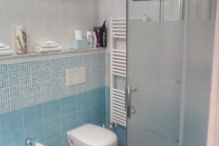Room 15 of 19