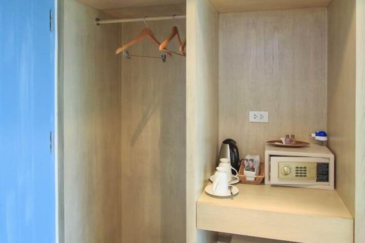 Room 25 of 53