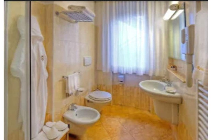 Room 10 of 20