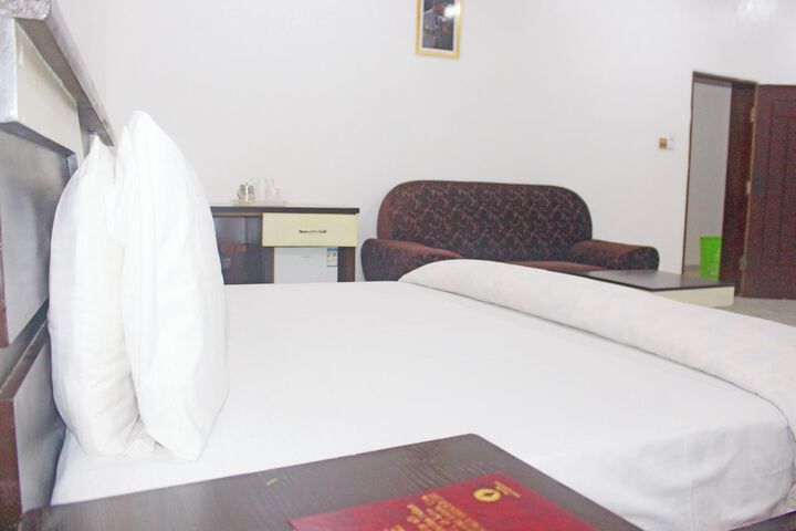 Room 14 of 38