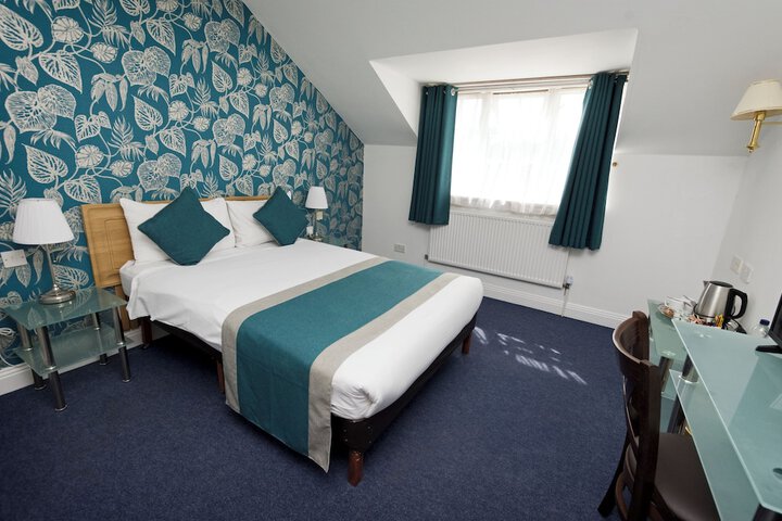 Room 4 of 42