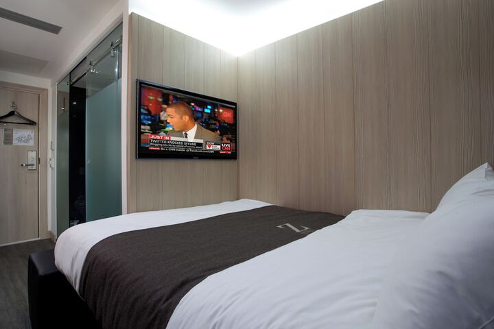 Room 16 of 36