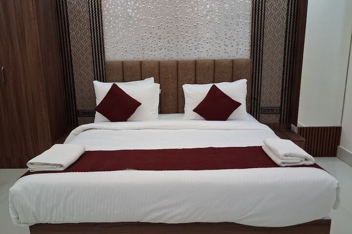 Room 9 of 19