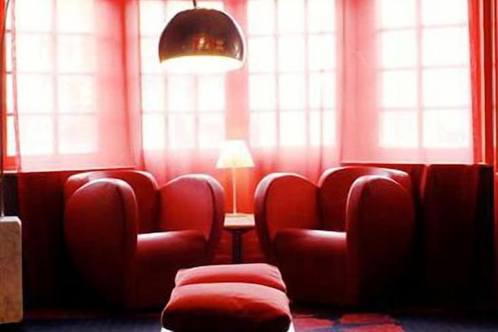 Lounge 11 of 15