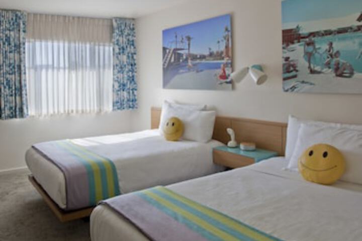 Room 73 of 255