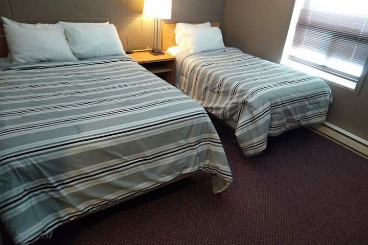 Room 2 of 10