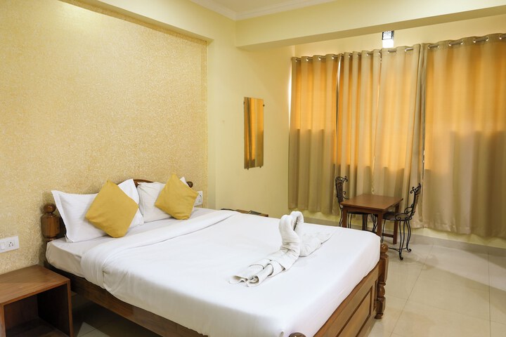 Room 5 of 10