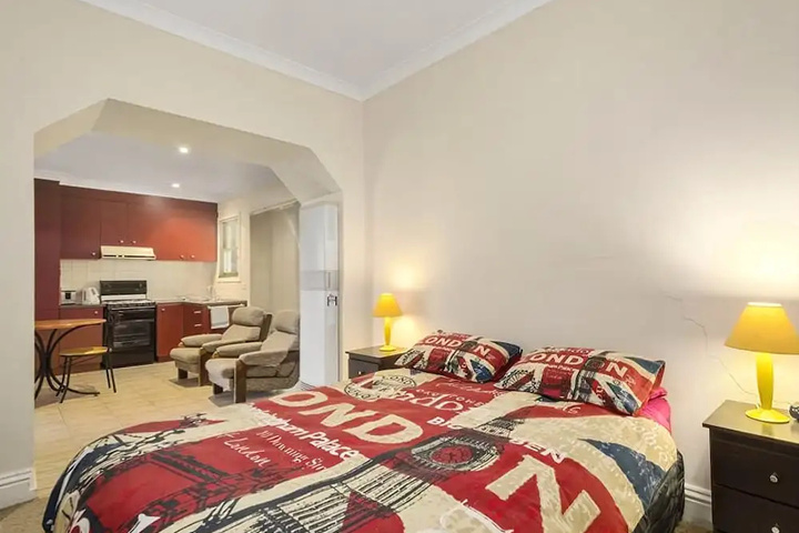 Room 4 of 20