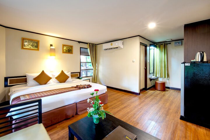 Room 43 of 179