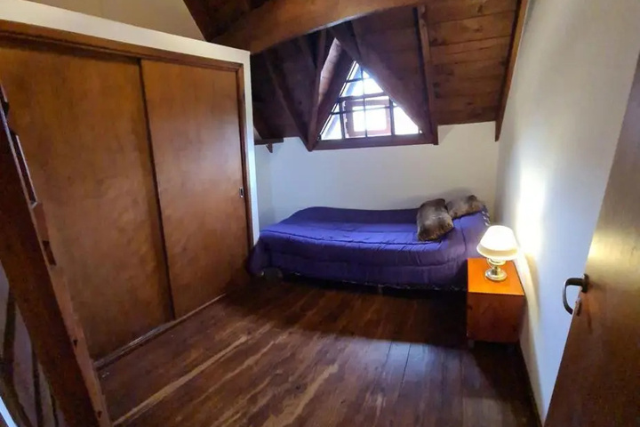 Room 4 of 17