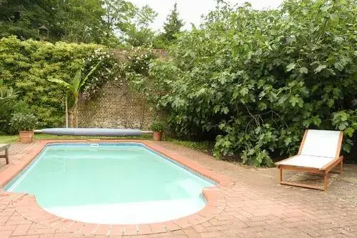 Pool 10 of 14