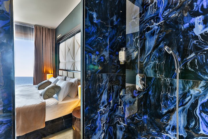Room 10 of 45